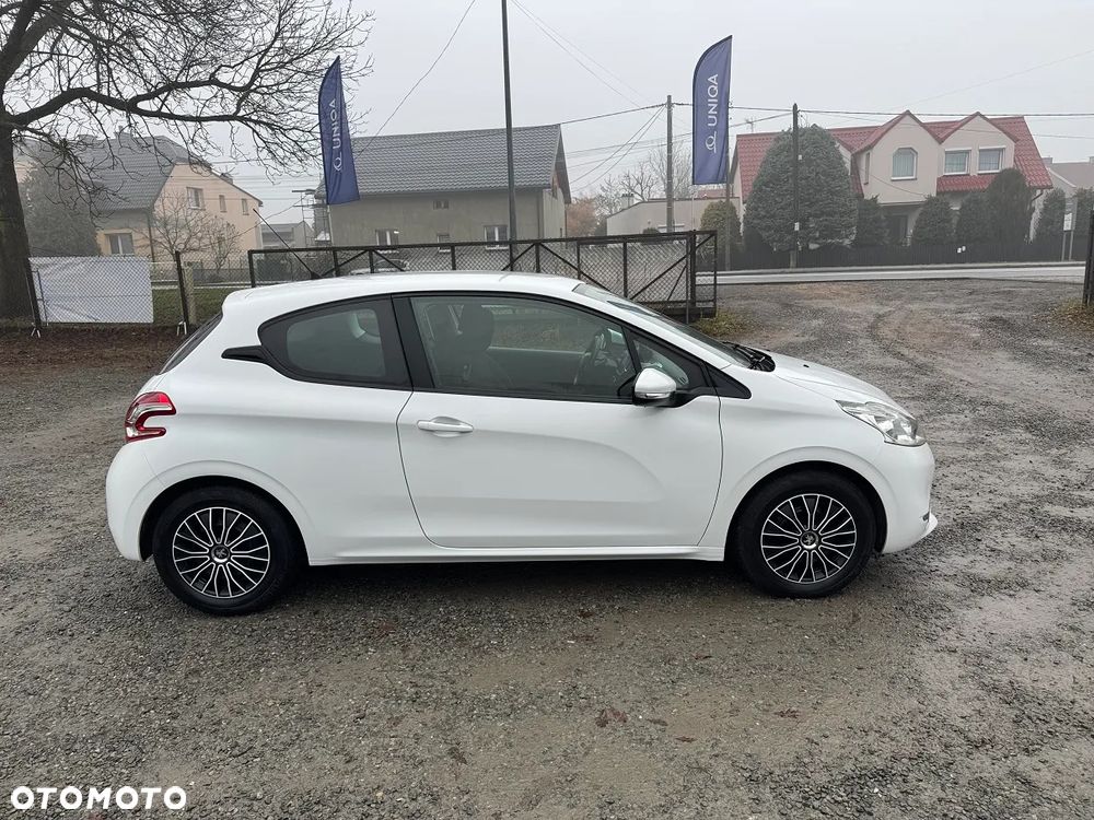 Peugeot 208 - 16