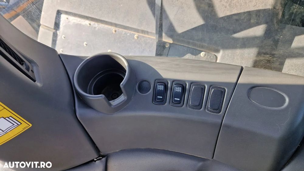 Challenger ROGATOR 635 SPRAYER - 8