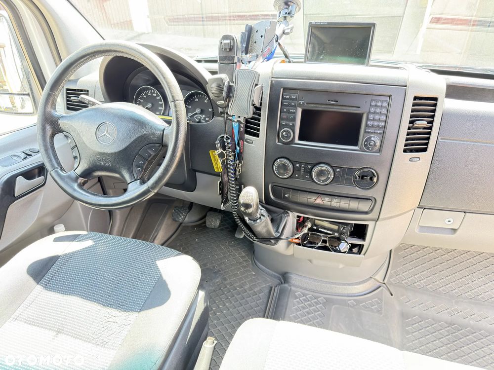 Mercedes-Benz Sprinter - 14