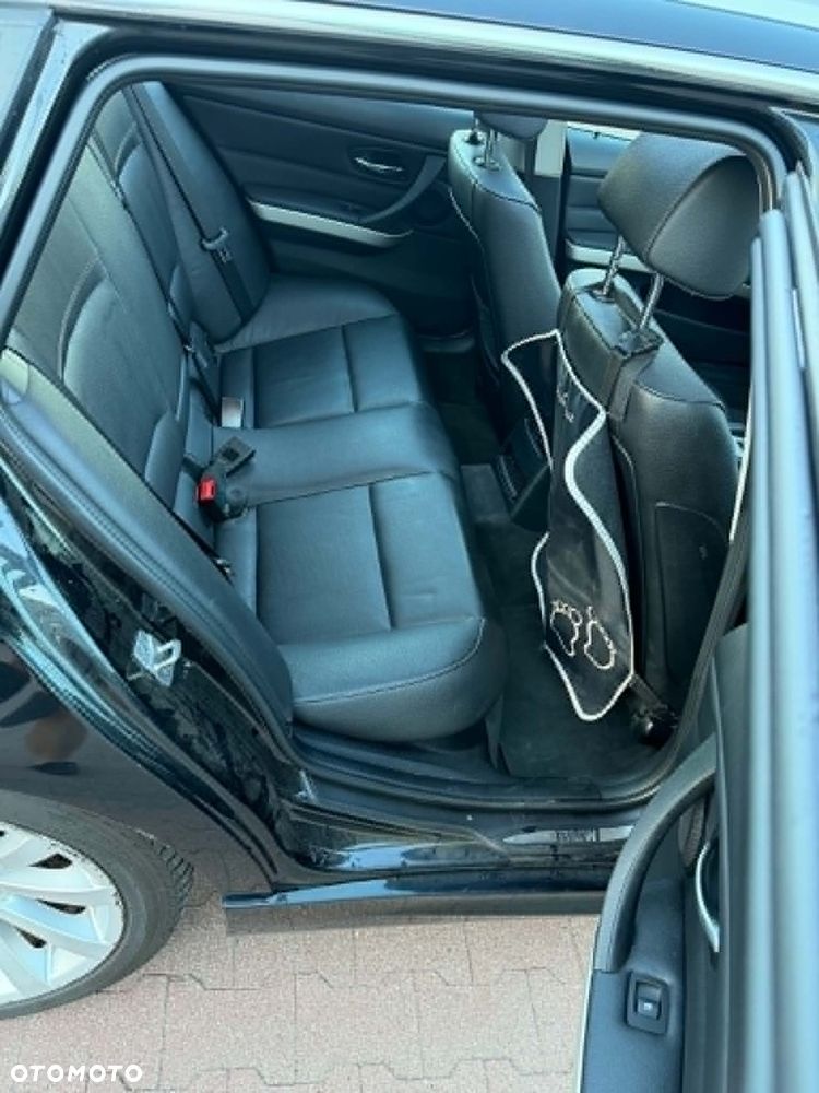 BMW Seria 3 325i xDrive - 12