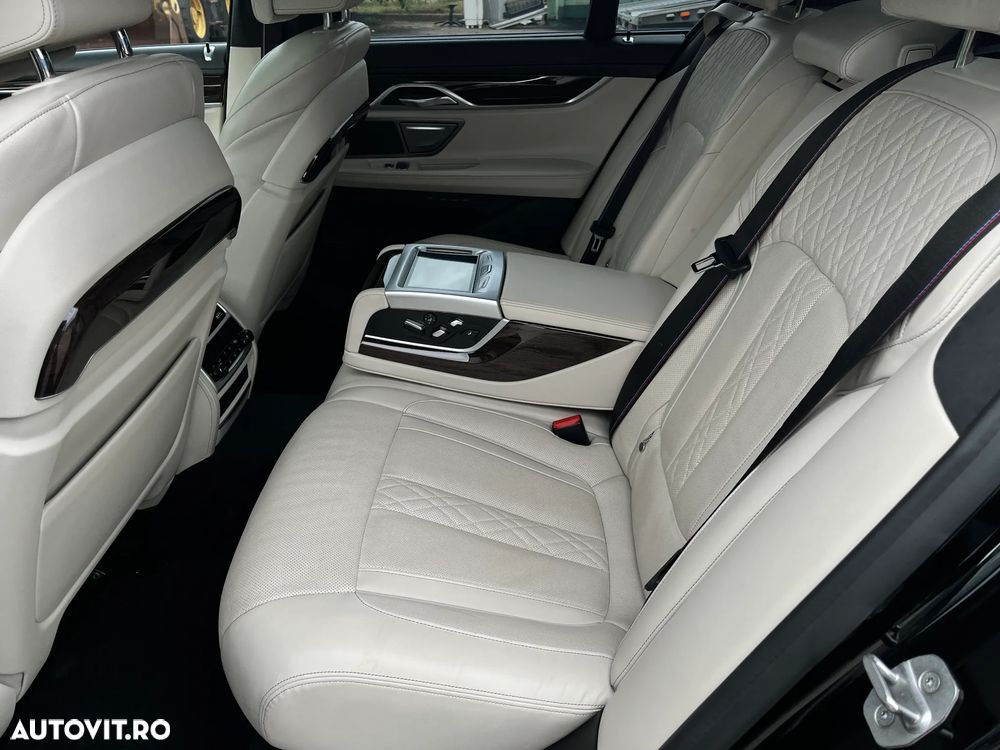 BMW Seria 7 750i xDrive - 12