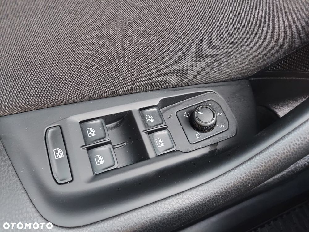 Volkswagen Passat 2.0 TDI SCR DSG Business - 26