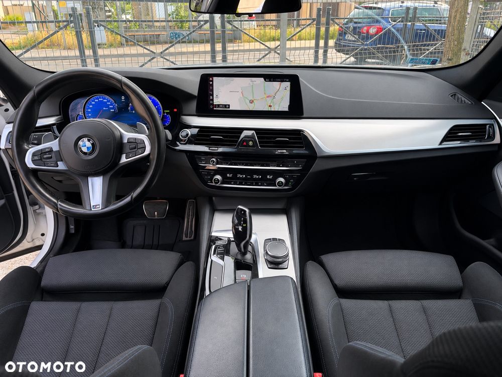 BMW Seria 5 520d xDrive - 11