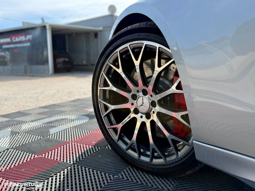 Mercedes-Benz C 63 AMG S E Performance 4Matic - 38