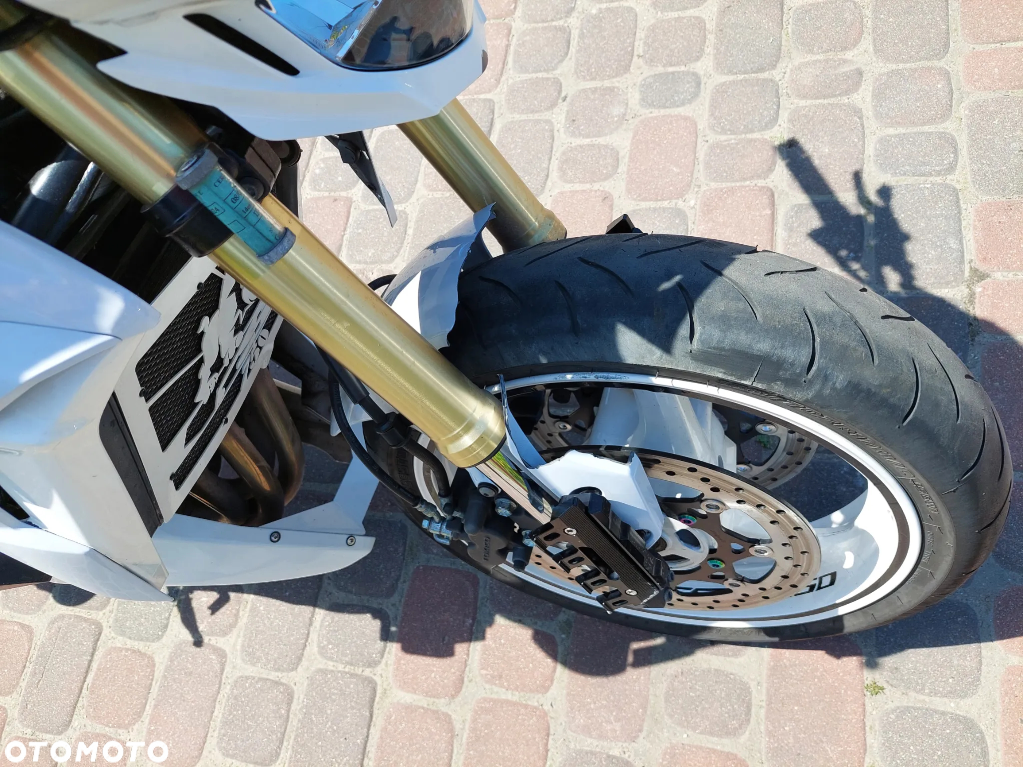 Suzuki GSR - 15