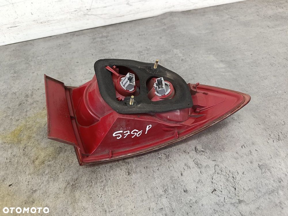 LAMPA TYLNA PRAWA MAZDA 3 I P2688 STANLEY SEDAN - 2