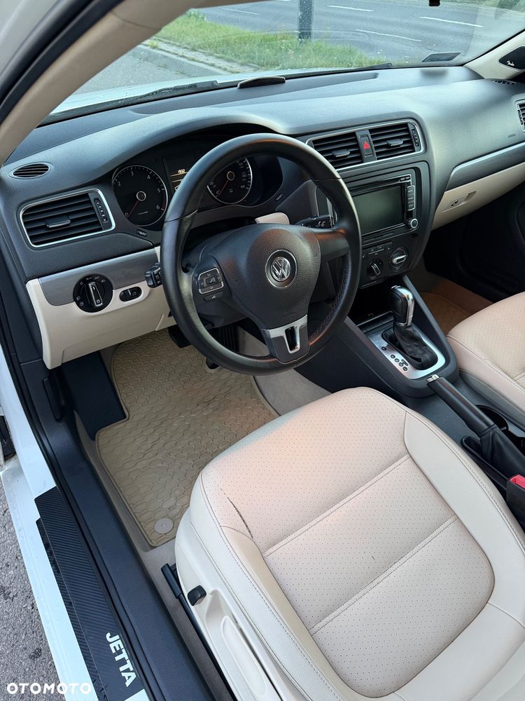 Volkswagen Jetta 2.0 TDI DSG Highline - 7