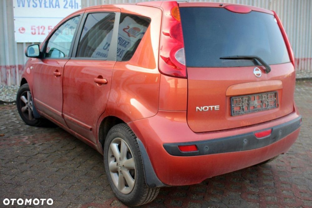 Nissan Note E11 2006 1.6i HR16 HB5D (MASKA, ZDERZAK, LAMPA, BŁOTNIK, DRZWI, SZYBA, FOTEL) - 4