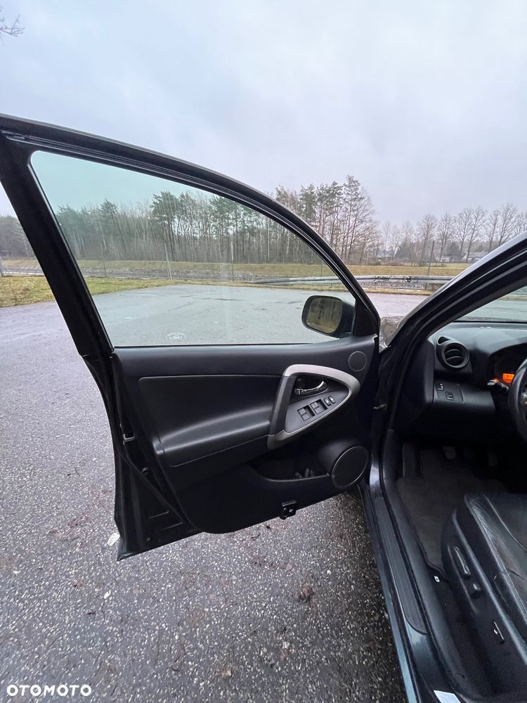 Toyota RAV4 - 16