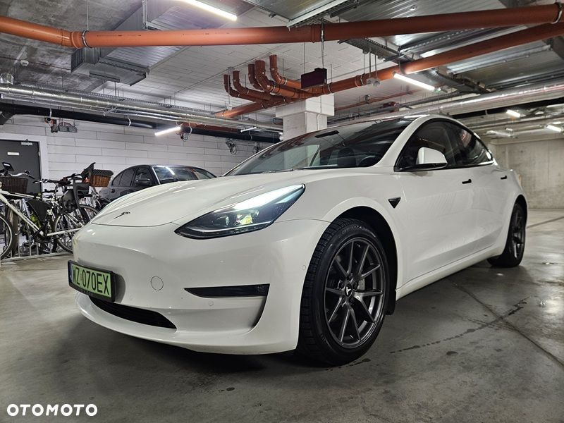 Tesla Model 3 - 3