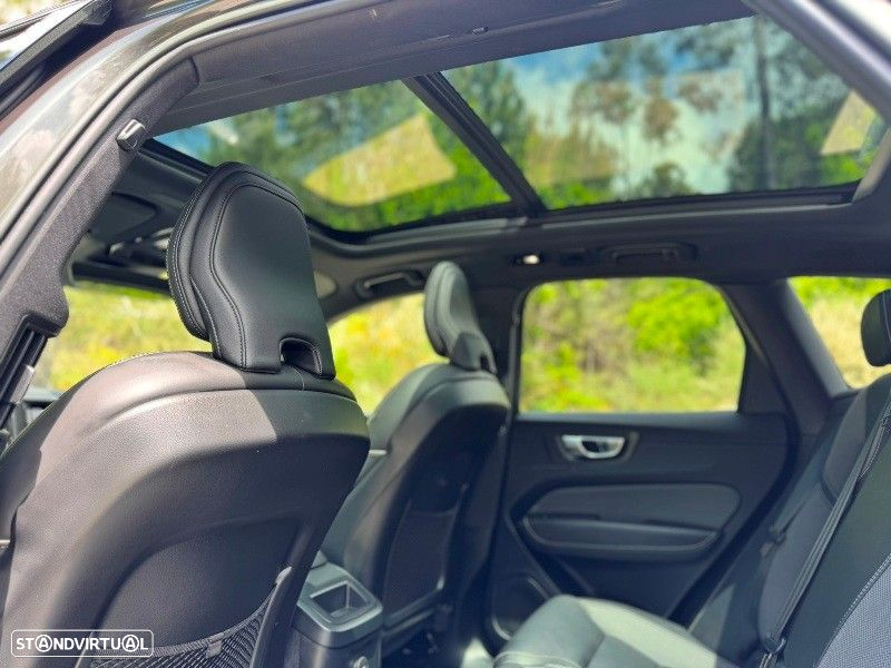 Volvo XC 60 2.0 T8 PHEV R-Design AWD - 40