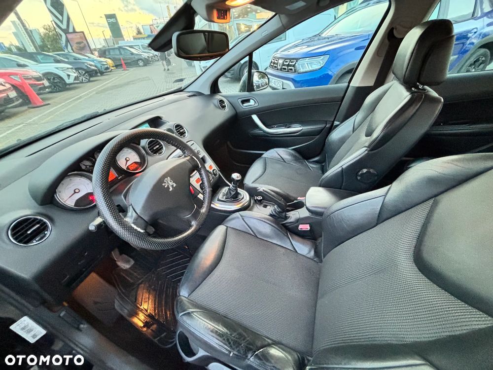 Peugeot 308 1.6 Premium Plus - 9