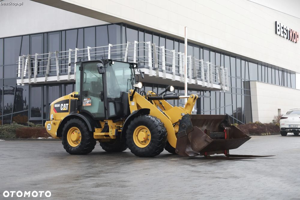 Caterpillar CAT 906M - 1