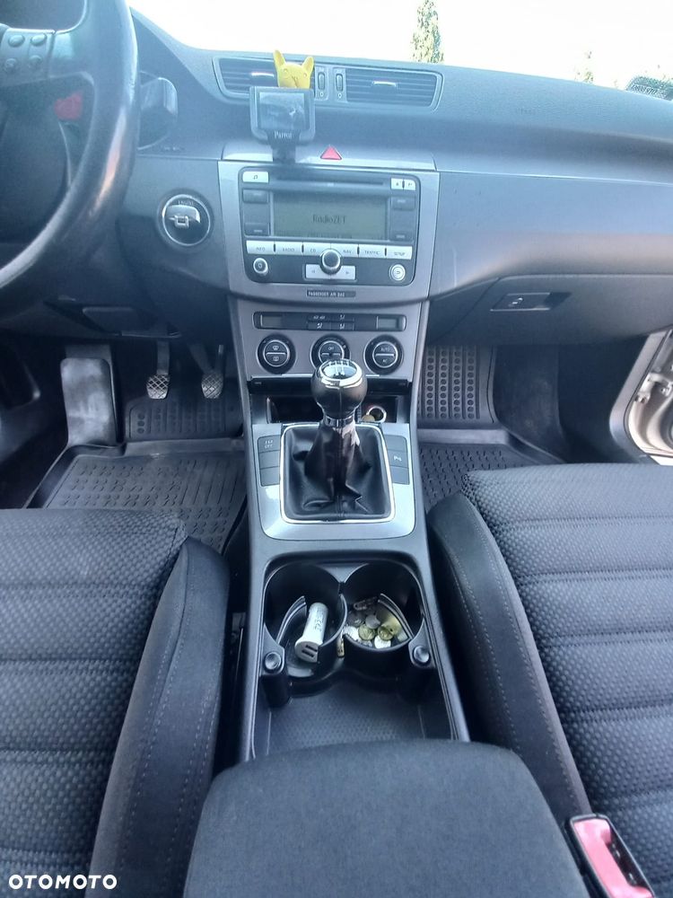 Volkswagen Passat 1.9 TDI DPF BlueMotion - 28