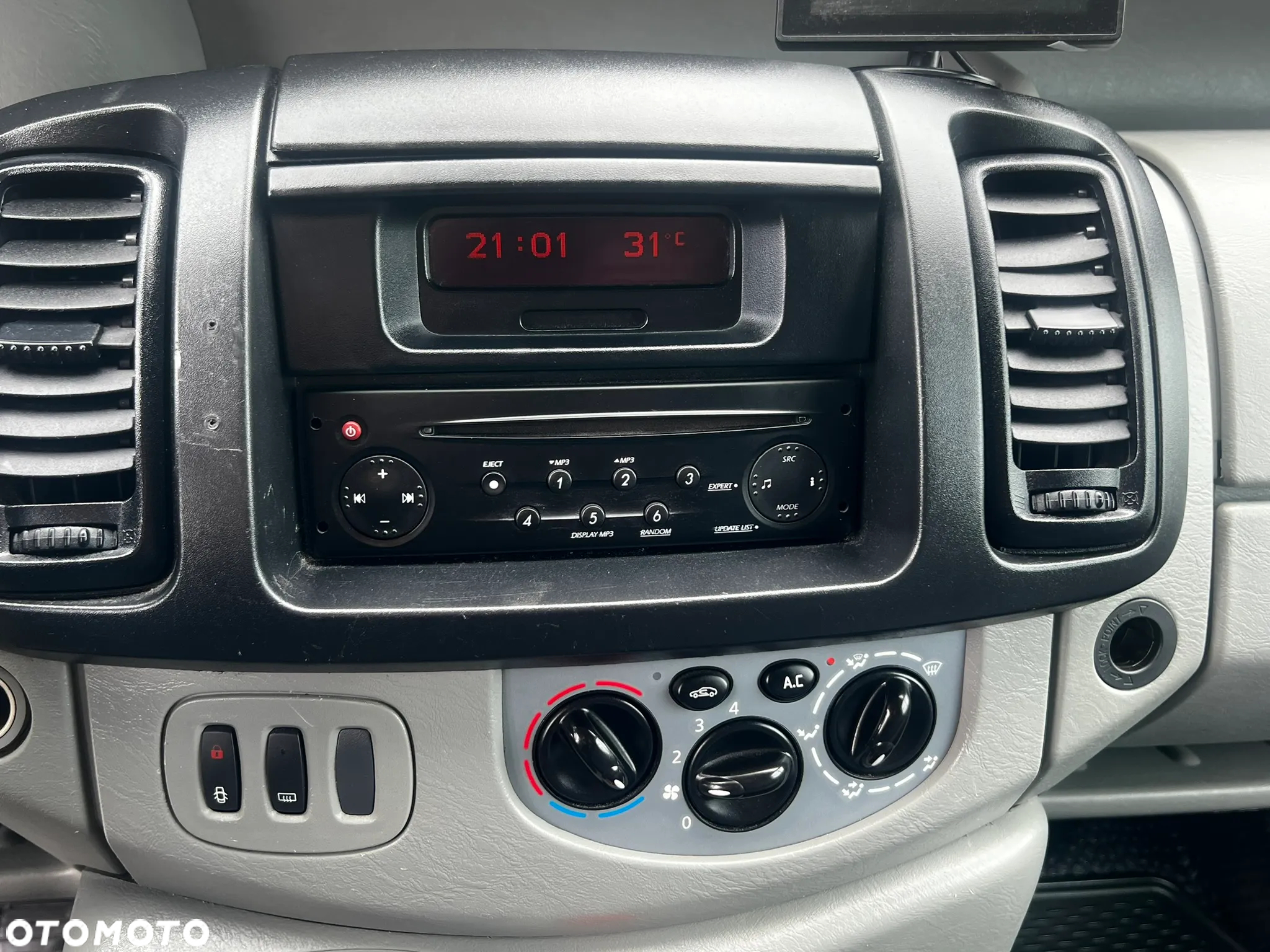 Renault Trafic - 15