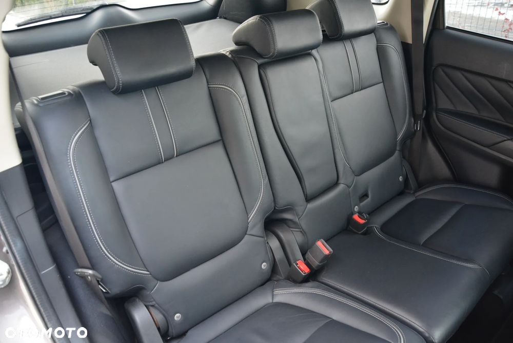 Mitsubishi Outlander 2.0 4WD Top - 34