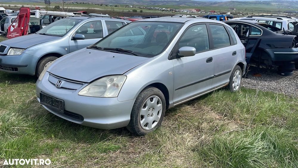 Dezmembrez piese Honda Civic - 2