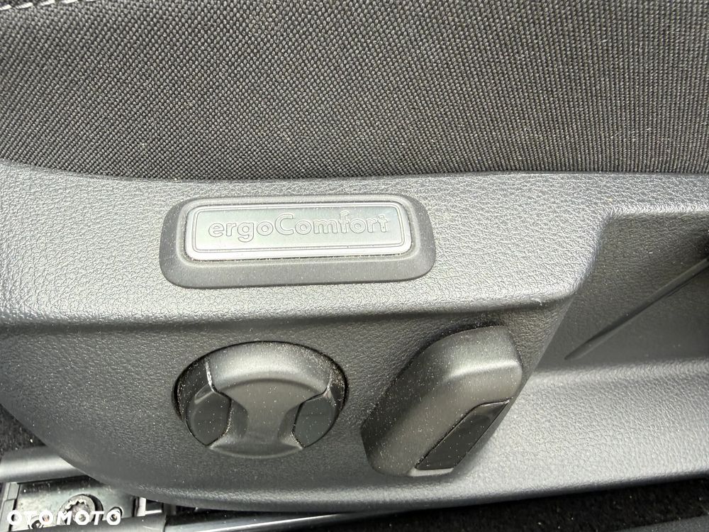 Volkswagen Passat 2.0 TDI Business DSG - 17