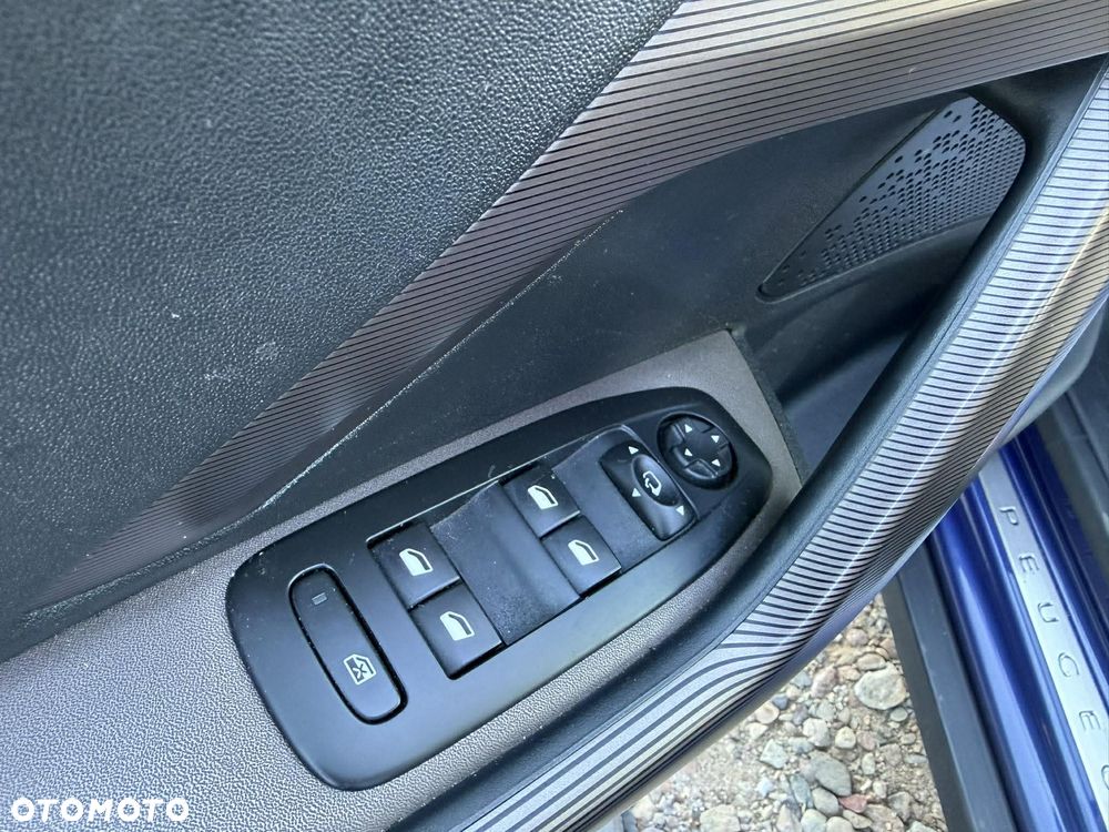 Peugeot 2008 1.6 e-HDi Allure S&S - 19