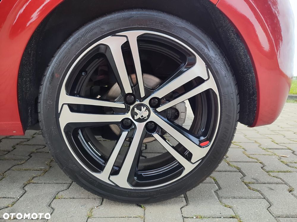 Peugeot 208 - 18