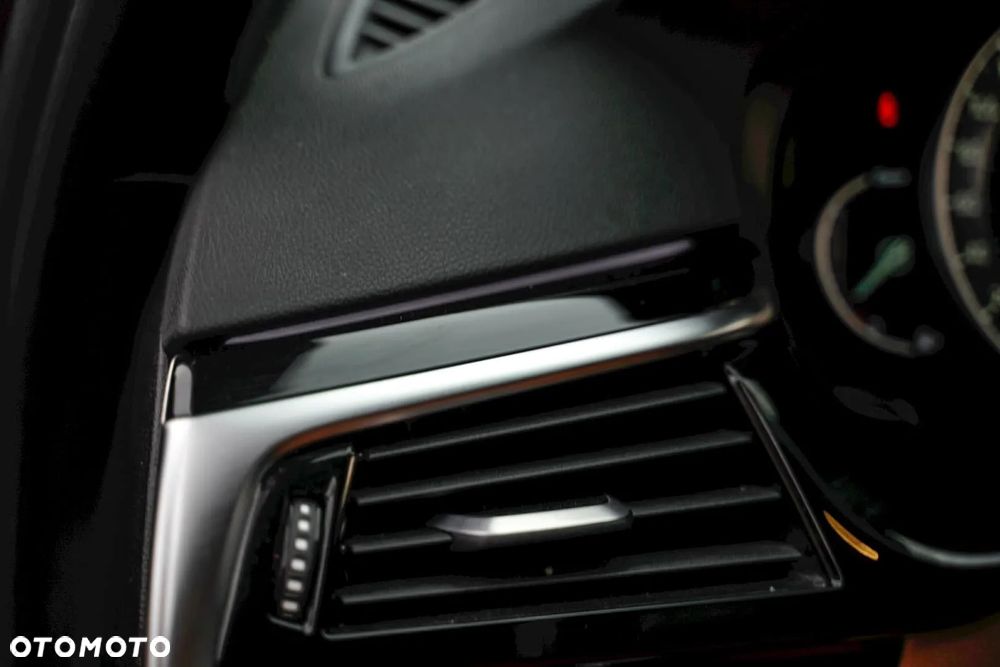 BMW Seria 5 520d Sport Line - 16