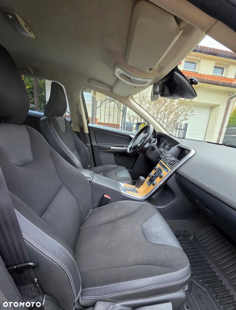 Volvo XC 60 2.4D AWD Momentum - 4
