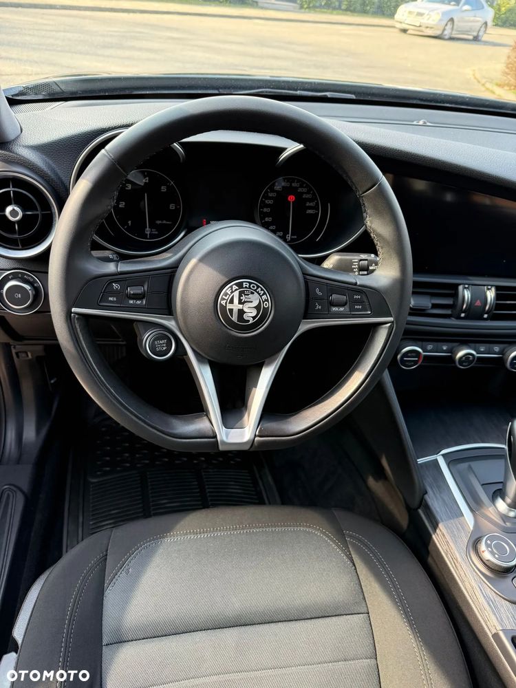 Alfa Romeo Giulia - 24