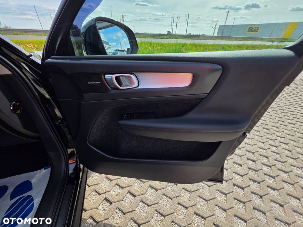 Volvo XC 40 - 25