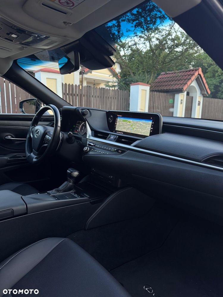 Lexus ES 300h Business Edition - 26