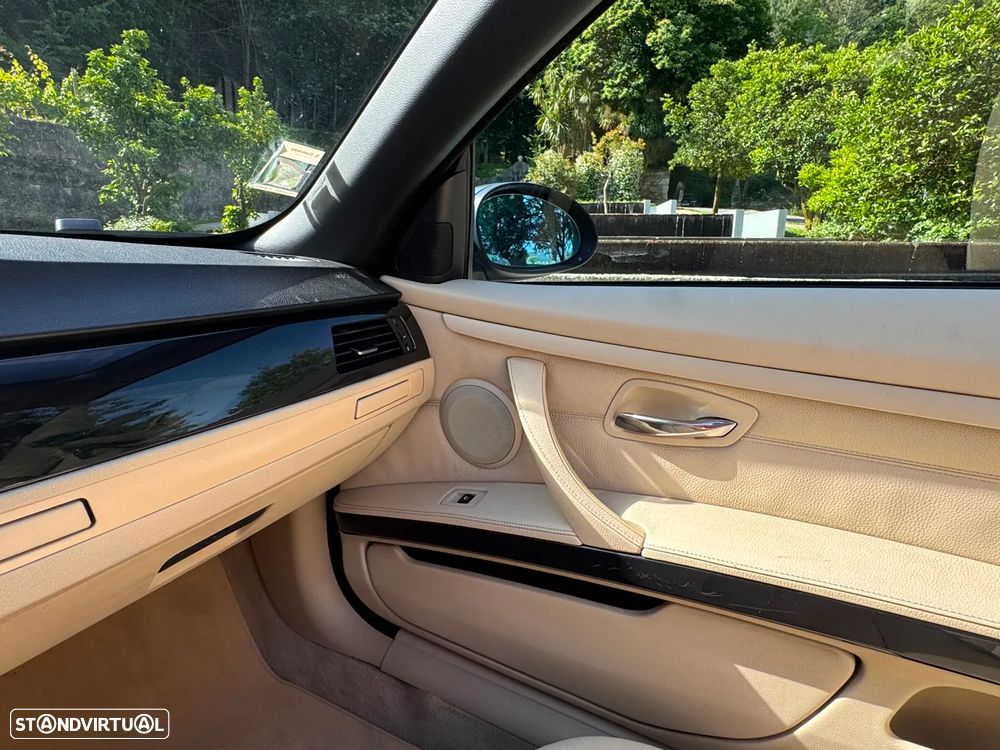 BMW 320 i Cabrio Auto - 16