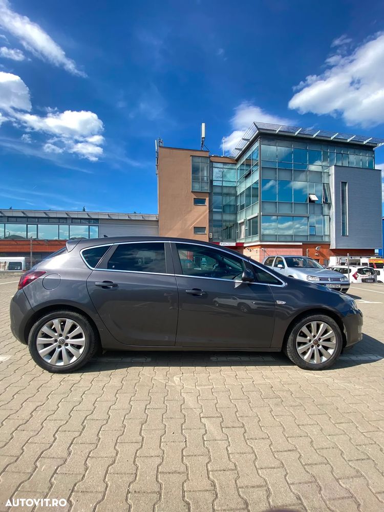 Opel Astra 2011 photo 3