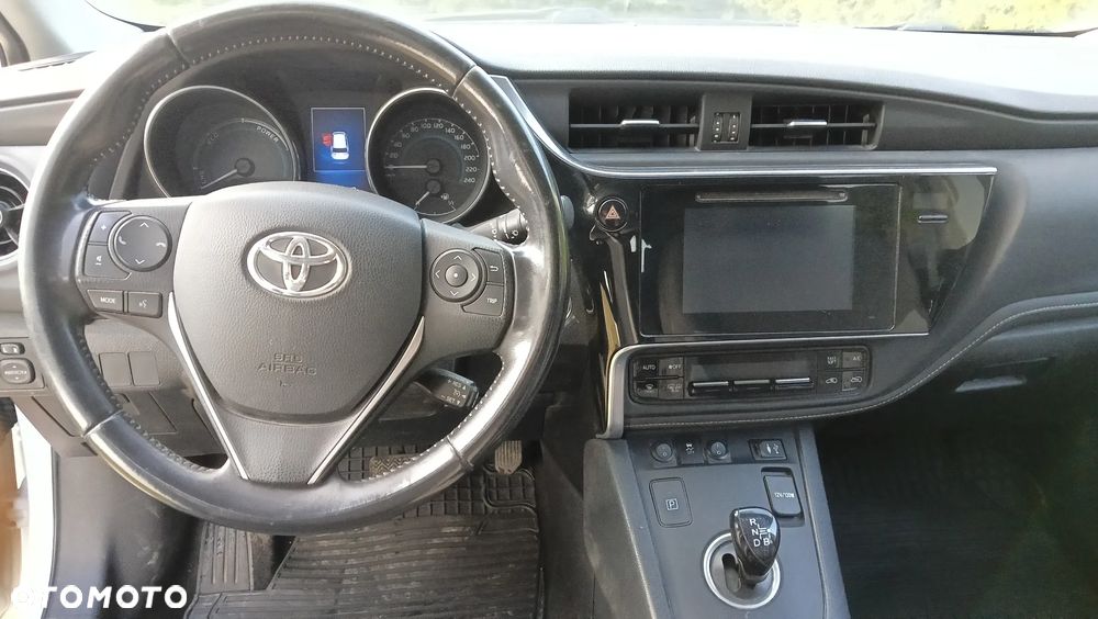 Toyota Auris - 13