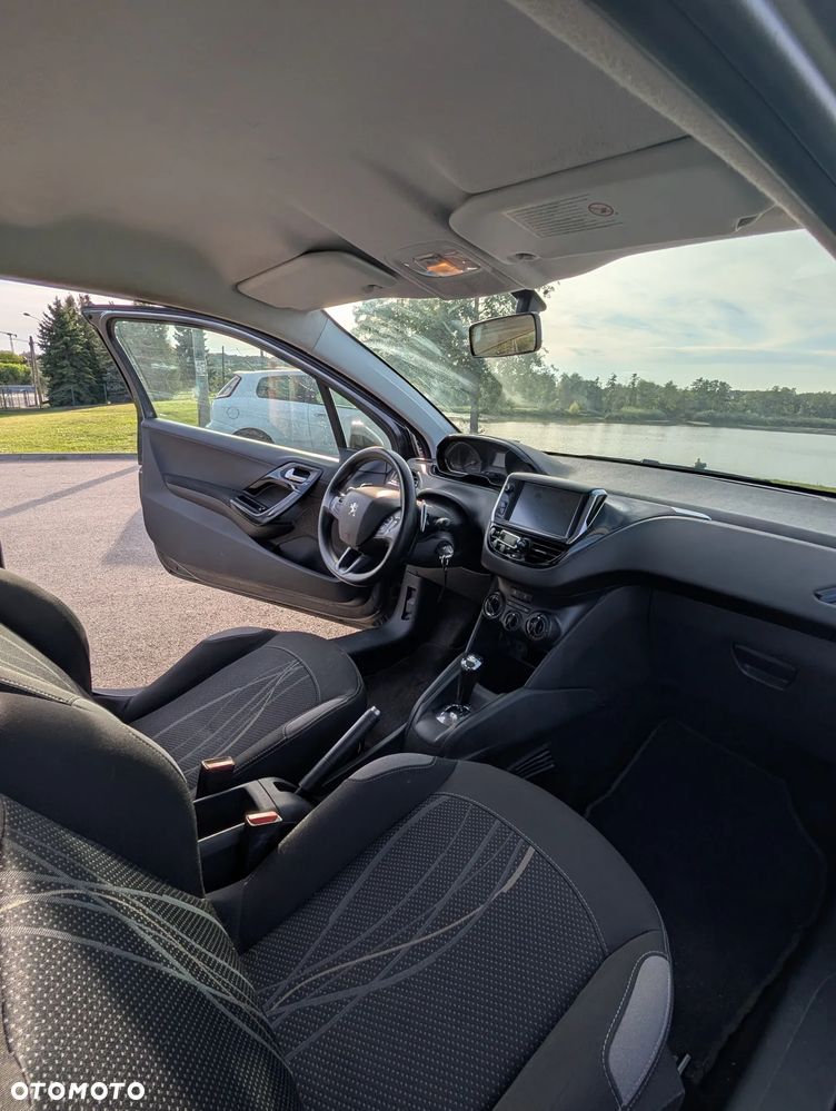 Peugeot 208 - 15