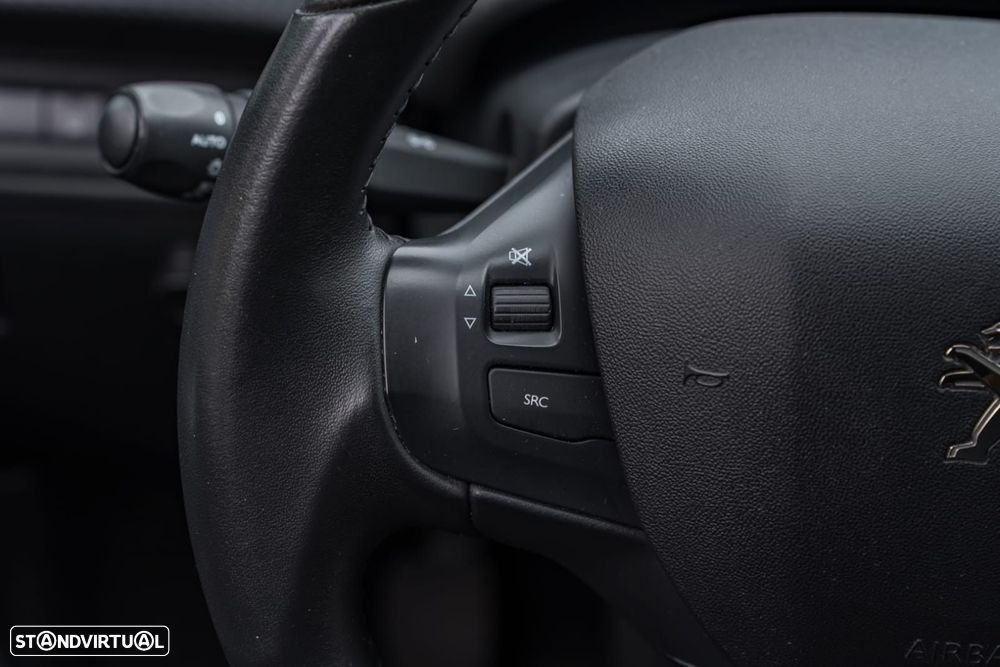 Peugeot 208 1.2 PureTech Signature - 34