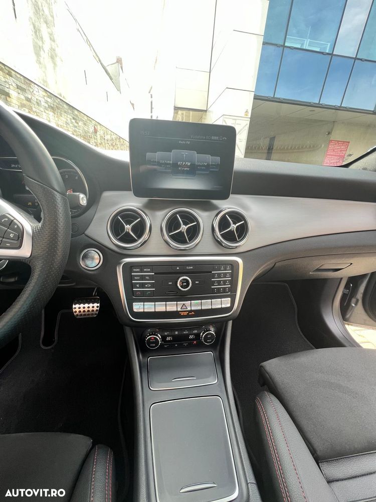 Mercedes-Benz GLA 250 4MATIC 7G-DCT AMG Line - 13