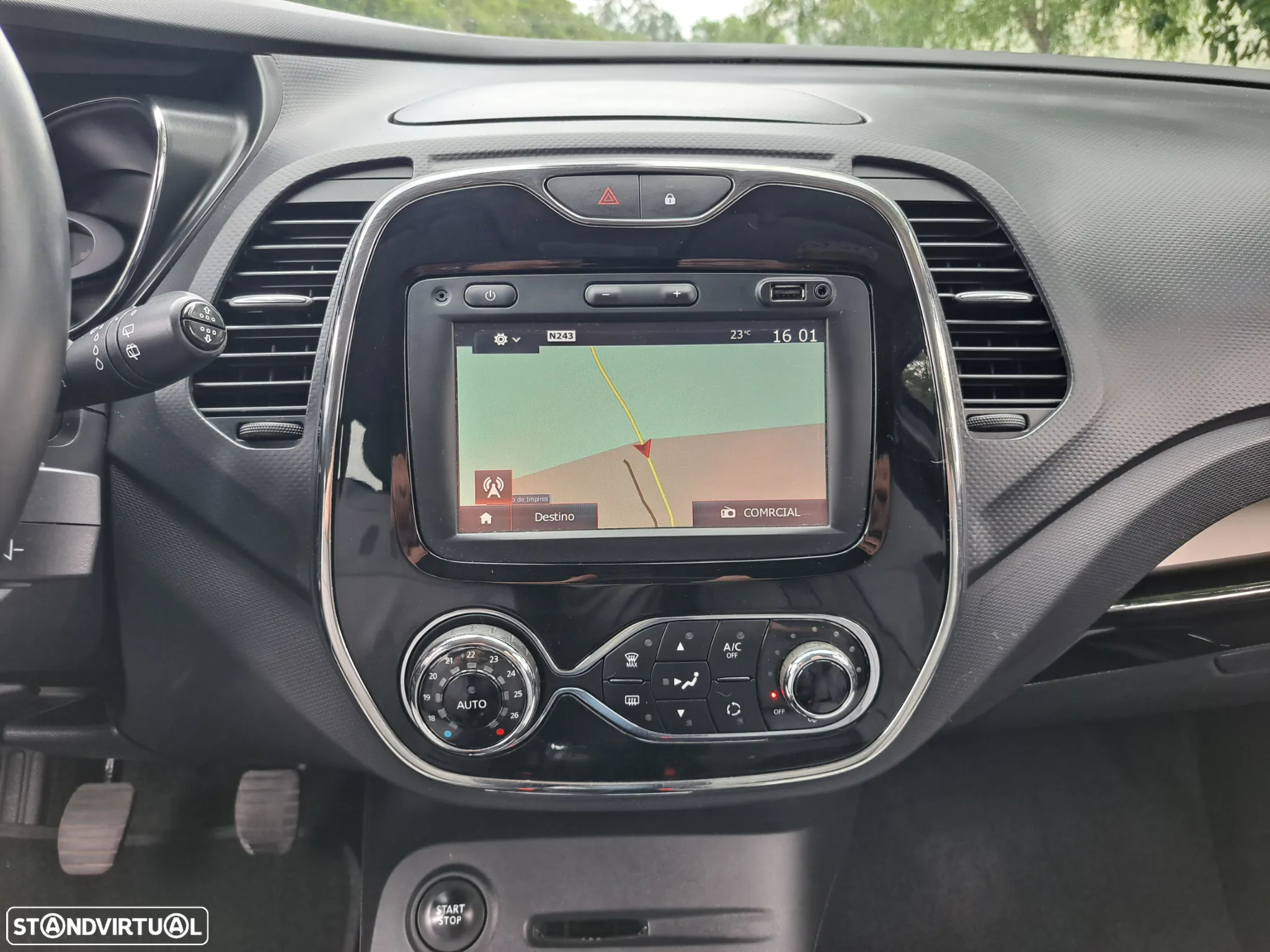 Renault Captur 1.5 dCi Exclusive XMOD - 23