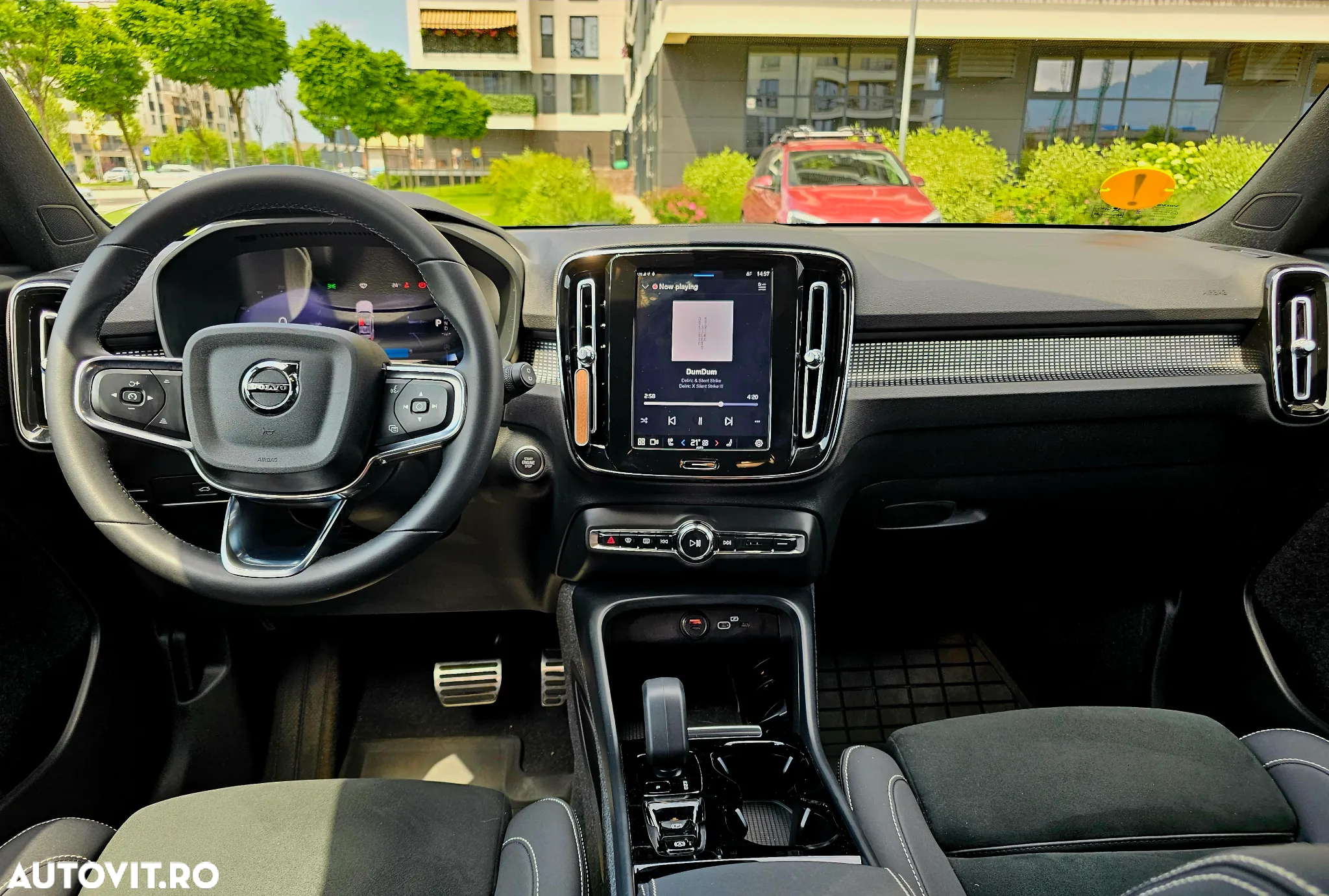 Volvo XC 40 B4 AT8 AWD Mild Hybrid R-Design - 27