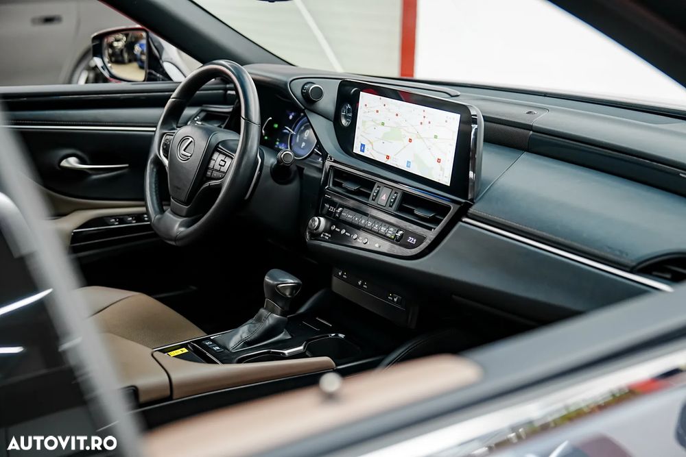 Lexus Seria ES 300h 2.5 TNGA HV 25H- 4X2 CVT Luxury - 21