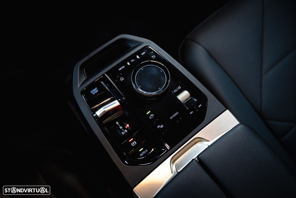 BMW iX xDrive 40 Pack Desportivo - 13
