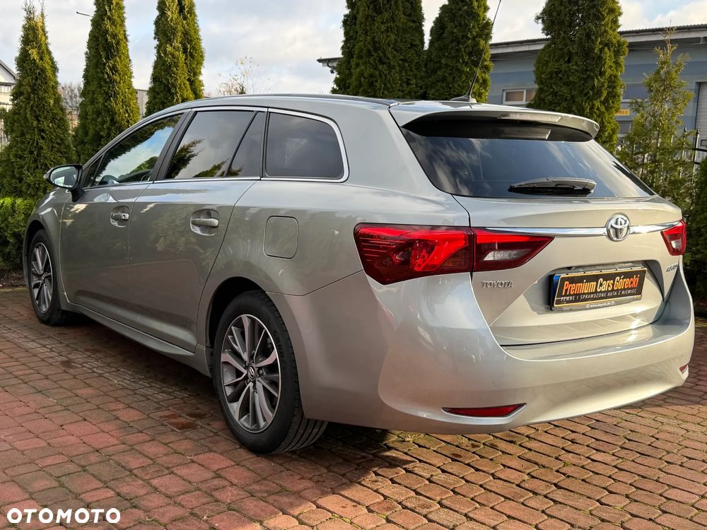 Toyota Avensis 2.0 D-4D Premium - 4