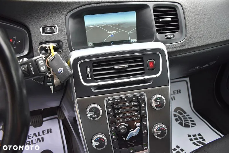 Volvo V60 D4 Momentum - 13