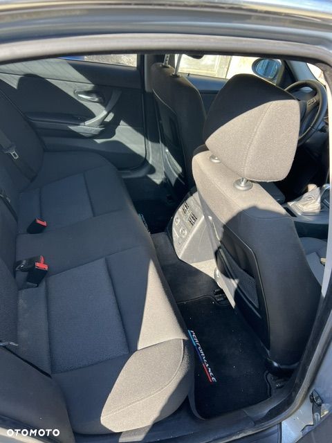 BMW Seria 3 325xi - 13