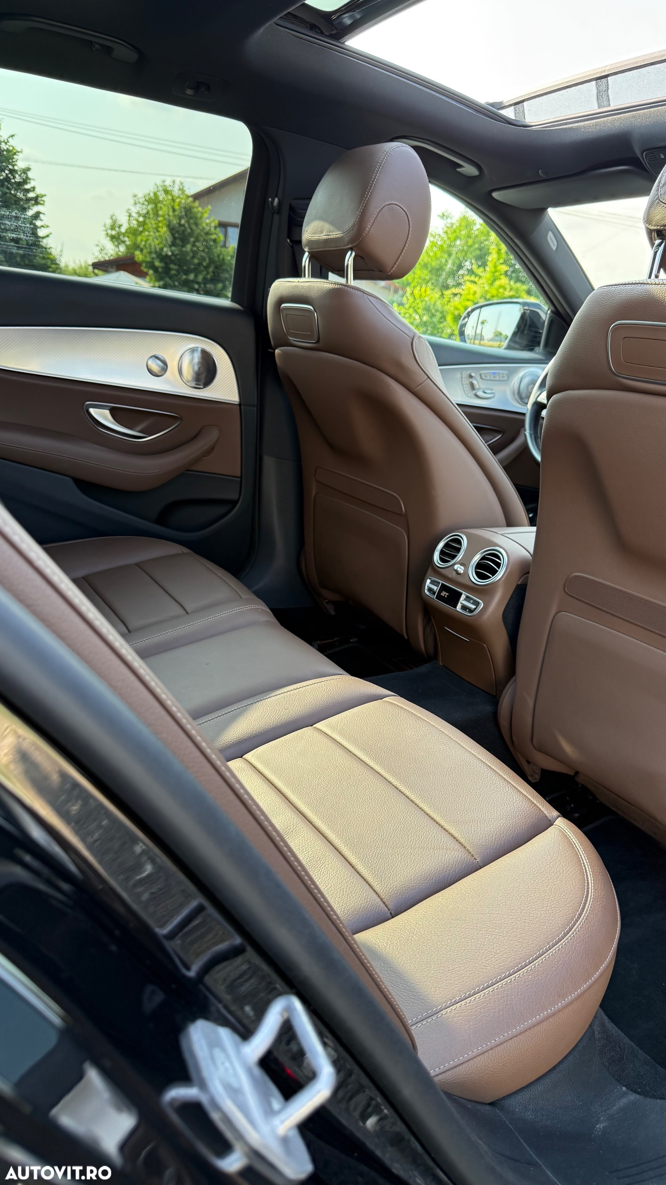 Mercedes-Benz E 220 d 4Matic T 9G-TRONIC Avantgarde - 17