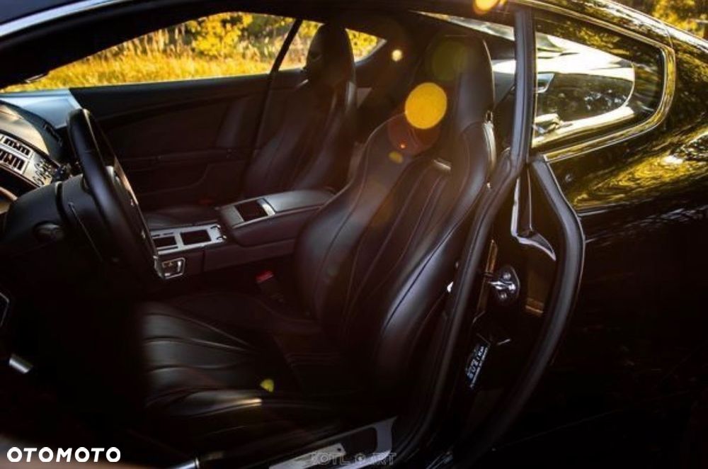 Aston Martin DB9 - 35