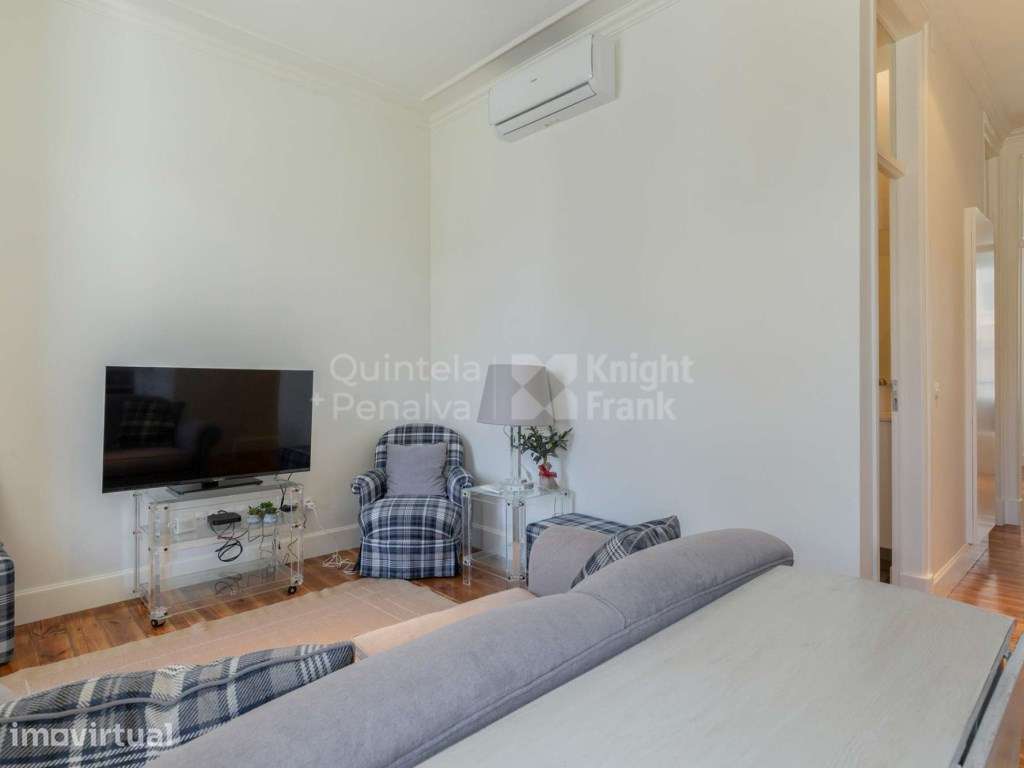 Apartamento T2 para arrendamento com móveis em Campo de Ourique - Grande imagem: 3/26