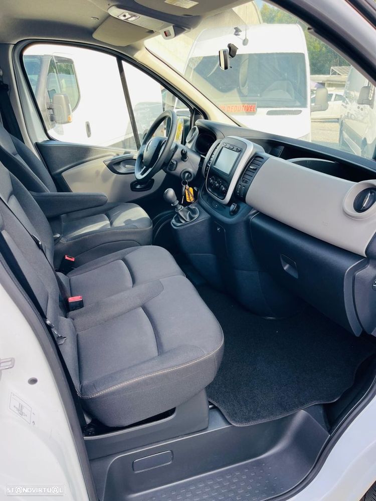 Renault Trafic 9 lugares - 9