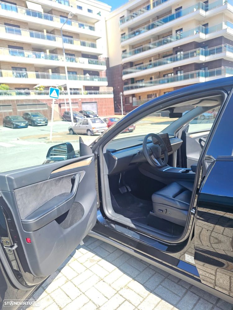 Tesla Model Y - 10