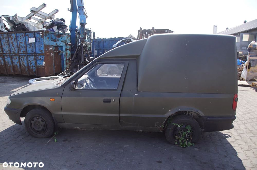 Auto na części - Skoda Felicia Pickup 1.9 D 64 KM AEF 002300041R 1998R Silnik Skrzynia Drzwi Szyba Maska Lampa Lusterko Deska Kokpit Sterownik Moduł Czujnik Fotel Licznik Kierownica - 8