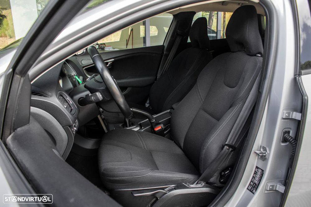 Volvo V40 D2 Kinetic - 25