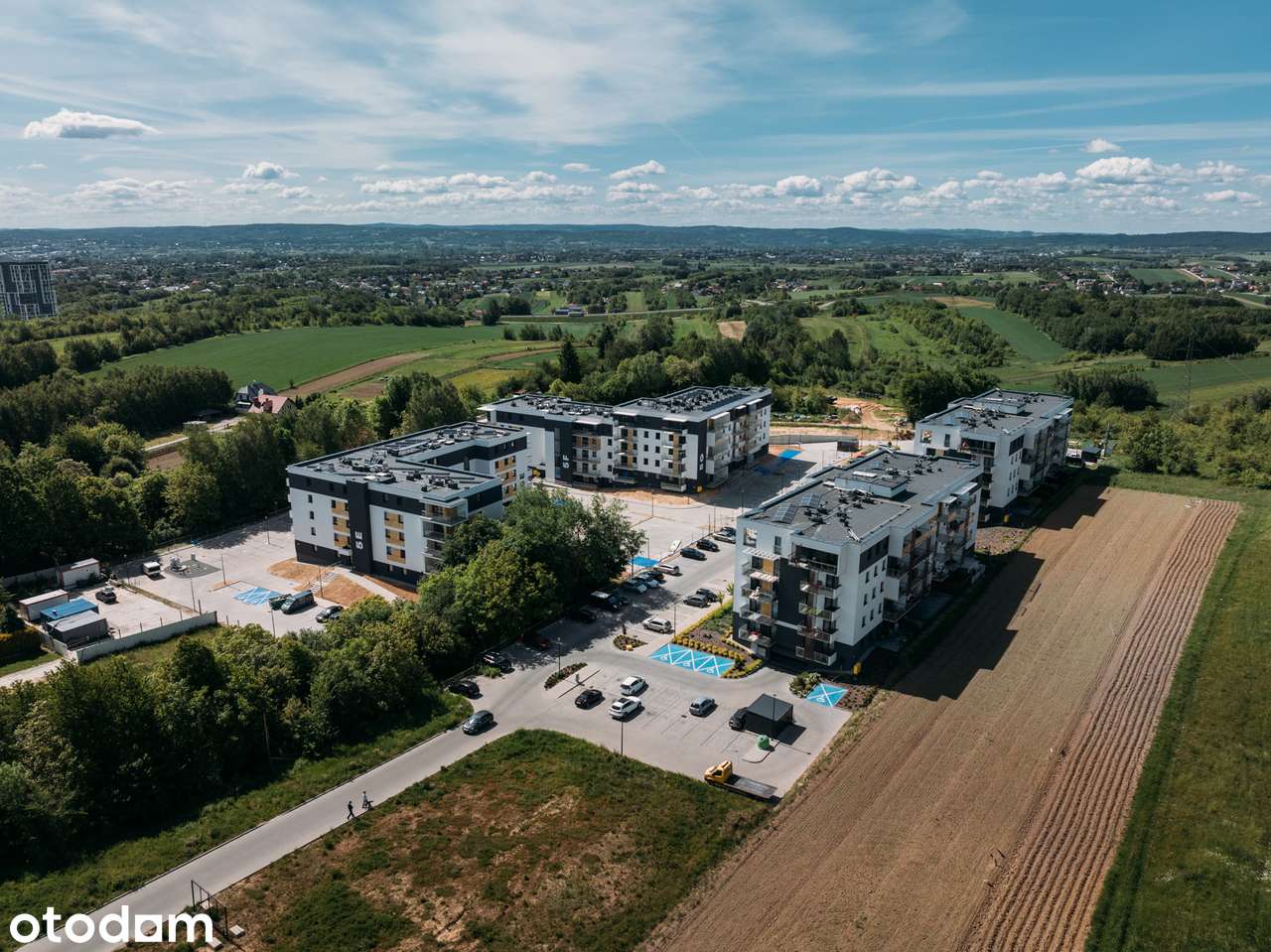 Przestronna kawalerka z garderobą, balkonem, strona zachodnia